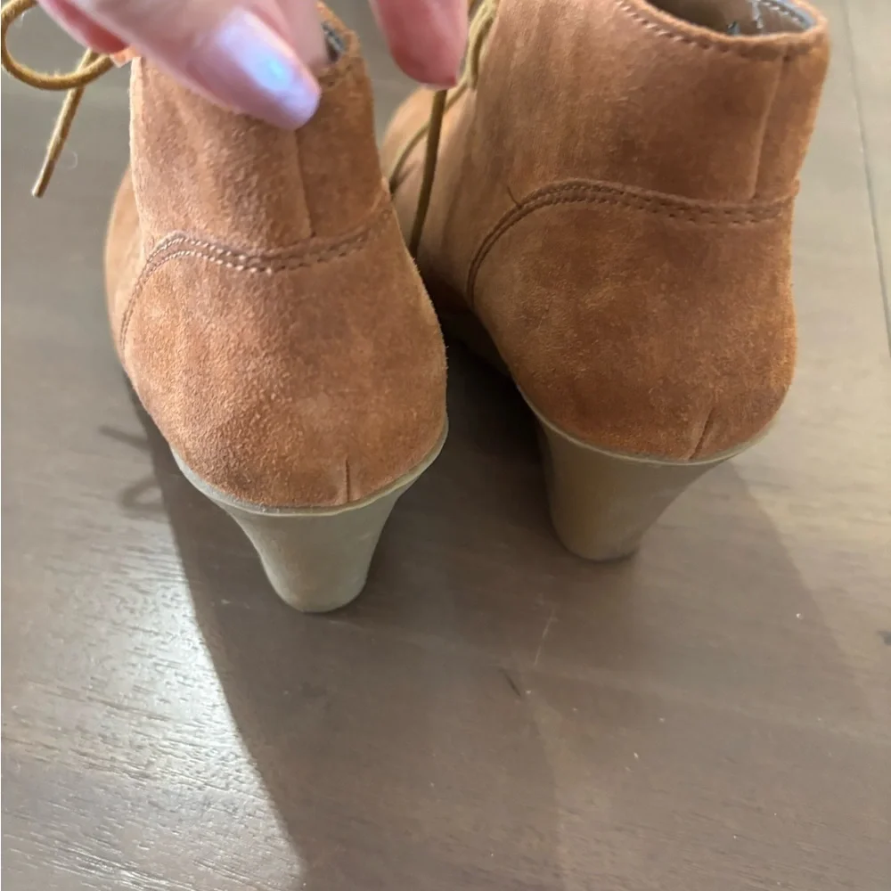 White Mountain Women's Tan Wedge Ankle Boots/ Shoes Sz 9